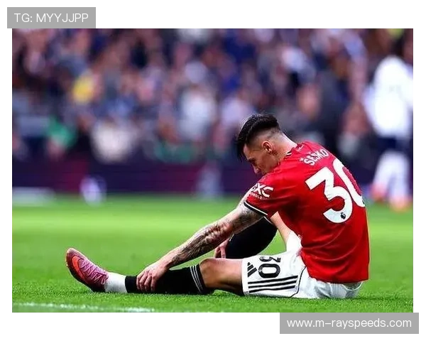 曼联锋线遭遇伤病困扰,舍什科、马奎尔、梅努缺席训练 曼联锋线遭遇伤病困扰,舍什科、马奎尔、梅努缺席训练