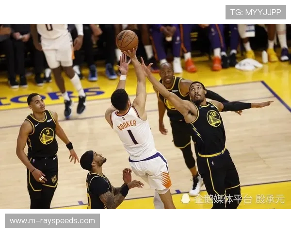 巴雷罗脚后跟巧射，锁定胜局